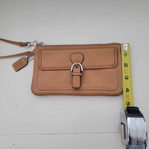 Coach Hampton Wristlet Y2K In Camel Leather